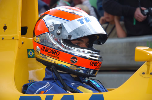 Nelsinho Piquet Jr. in de gele Lotus