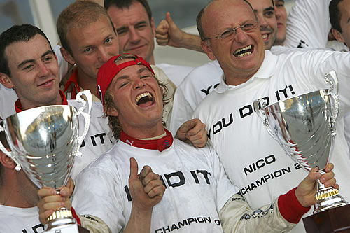 Nico Rosberg en het team: erg blij !