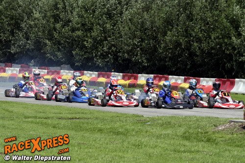 Start Max Junior met Ter Meer en Jalvink op 1e rij