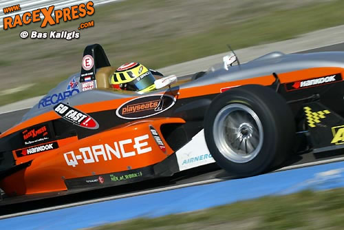 Renger van der Zande in actie met zijn Formule 3 bolide