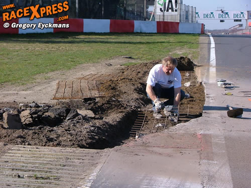 detail van het gewapend beton uitkomen Jacky Ickx