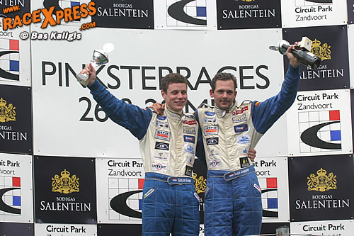 Simon Knap (links) en Rogier Jongejans op het podium