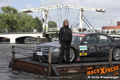 Susie Stoddart bij de AMG Mercedes C-Klasse