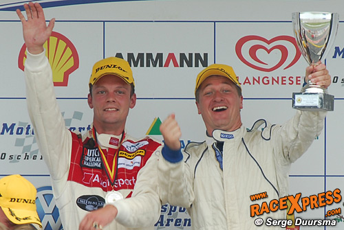 Ardi van der Hoek en Arjen van der Zwaan zijn blij met hun overwinning