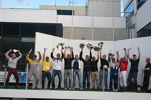 Veel blije gezichten op het podium