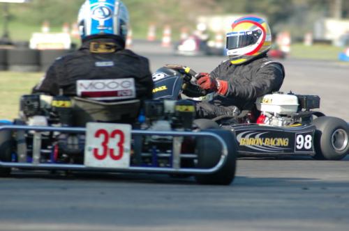 Het Engelse Baron Racing verslikt zich bij het opkomen van het rechte stuk