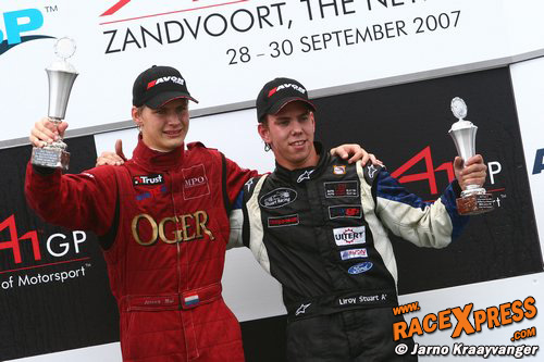 Jeroen Mul en Liroy Stuart op Formule Ford podium tijdens A1 GP weekend