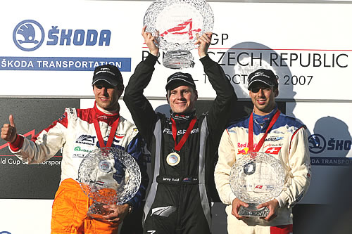 Jeroen Bleekemolen links op het podium
