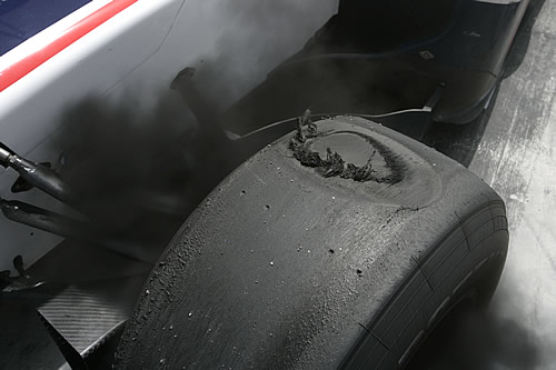 De banden van Romain Grosjean waren aan gort gereden