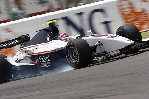 Grosjean blokkeert een wiel