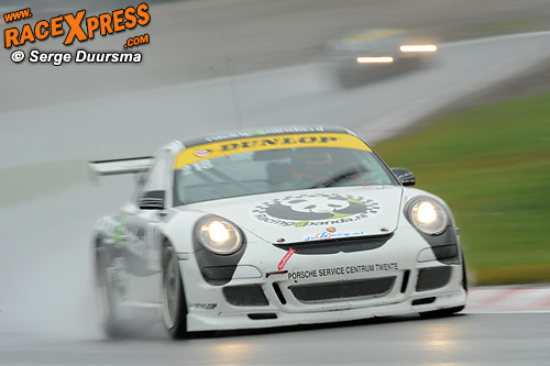 Huisman subliem in de regen