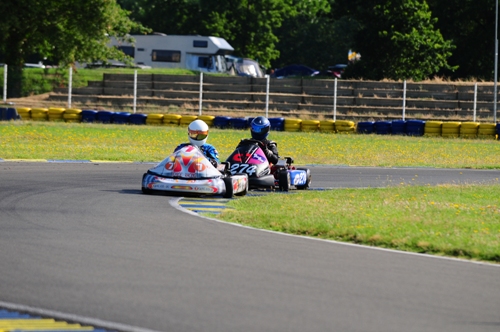 Martin Pot van C2N RAEK Racing zit Exige Racing op de hielen