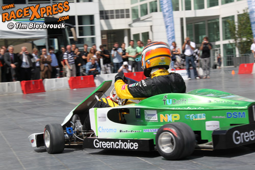 Ho-Pin Tung in actie met de waterstofkart van de TU Delft