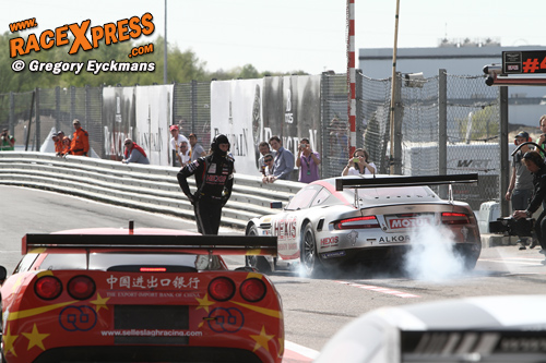 De pitcrew van HEXIS is duidelijk de snelste in het veld