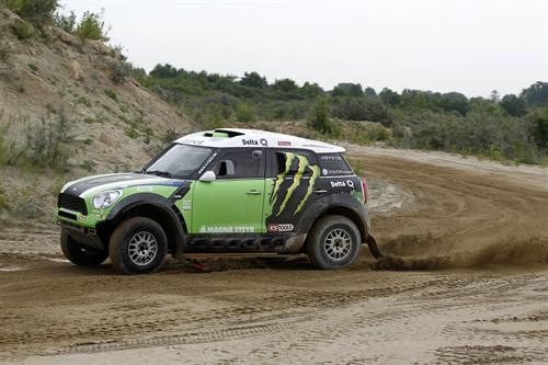 Stéphane Peterhansel met de Mini van Monster Energy X-raid de Dakar Rally