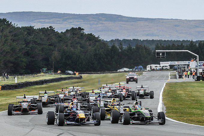 Verschoor tijdens start Teretonga RX680