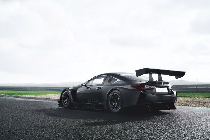Lexus R