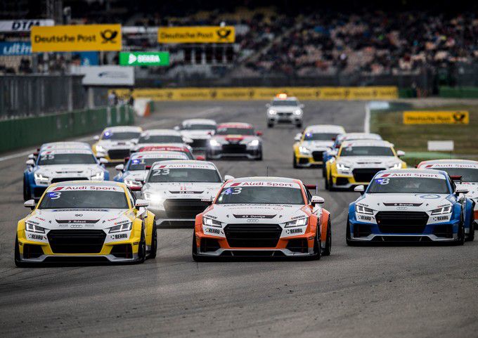 Milan Dontje startnummer 43 in Audi TT Sport Cup