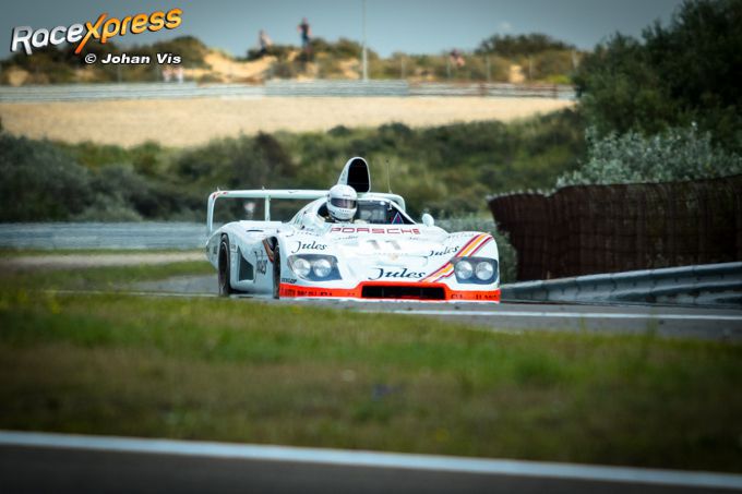 Porsche rijdt met klassieke fabrieksracers weer op de limiet