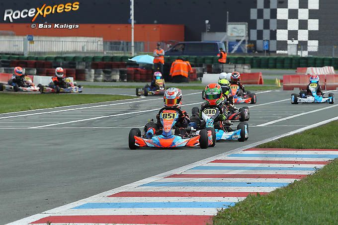 Dylan Visser op kop van de mini Parilla race