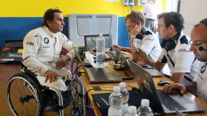Zanardi discussing with mechanics BMW M4 DTM