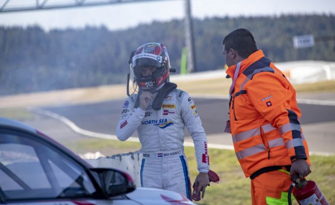 Max Koebolt opgave GT4 Nurburgring