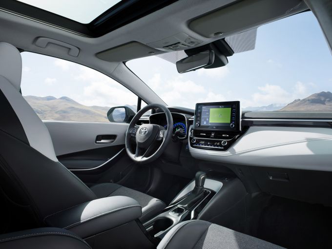 Interieur-Stijlvolle-Toyota-Corolla-Touring-Sports-debuteert-op-Autosalon-van-Parijs