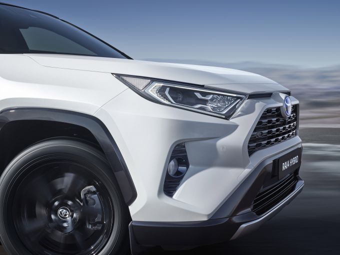 Front Toyota-RAV4-Paris-Motor-Show-2018