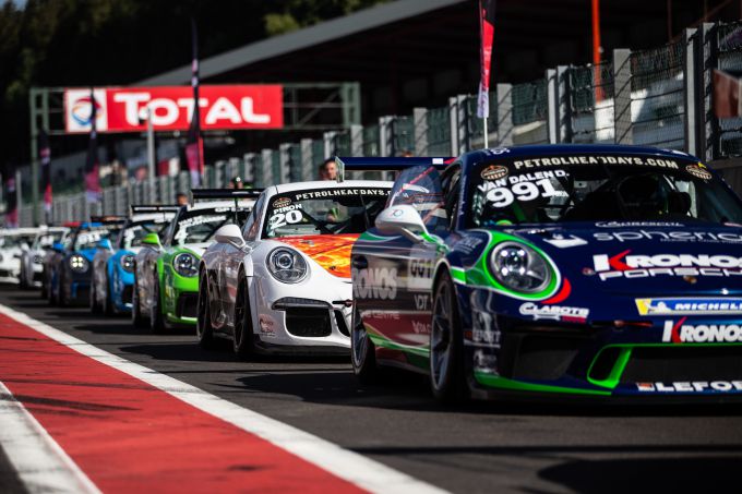 Porsche Benelux Cup pitstraat zolder rijtje