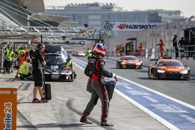 24H Dubai Audi pit lane