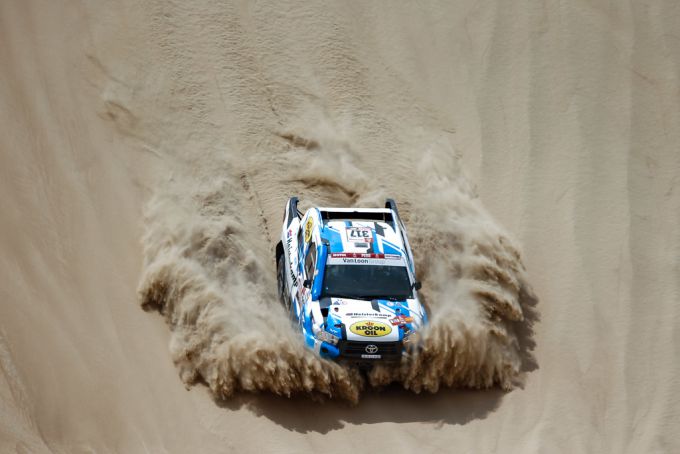 Erik van Loon Toyota zand omlaag