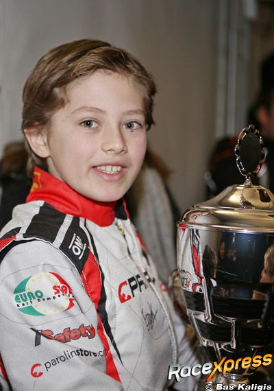 Tommie van der Struijs grote beker voor de kampioen