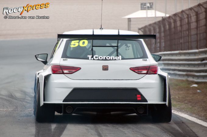 Tom Coronel in zijn nog maagdelijke witte CUPRA