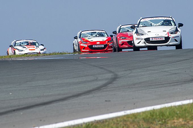 70 Max Weering naar podium Mazda MX5 Cup Jumbo Racedagen
