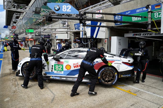 BMW Team MTEK pits Le Mans 2019