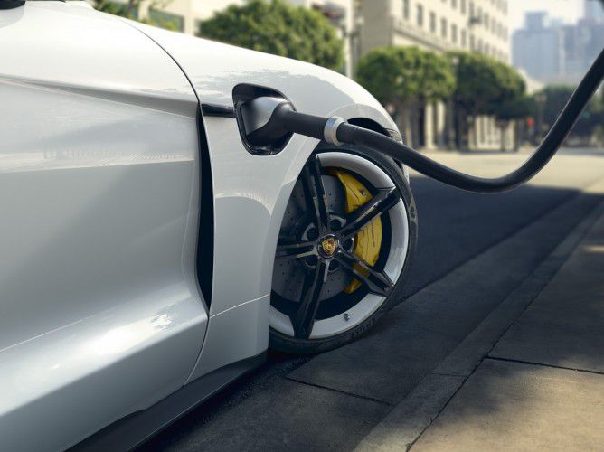 Porsche Taycan 5 stekker