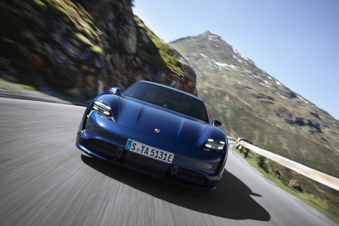 Porsche Taycan 7 front