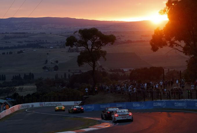 12H Bathurst sunset