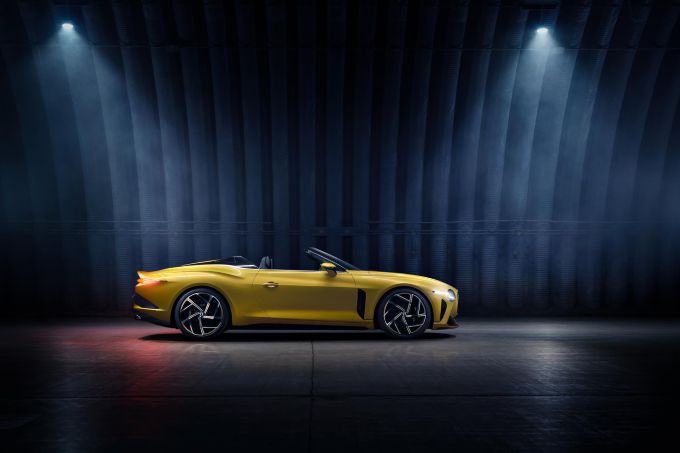 Bentley Bacalar is een dakloze ‘barchetta’, die overduidelijk is geïnspireerd op de EXP 100 GT concept car