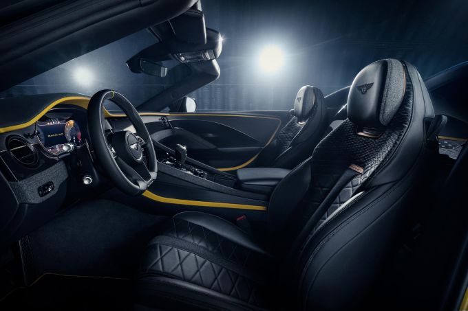 Bentley Bacalar is een dakloze ‘barchetta’, die overduidelijk is geïnspireerd op de EXP 100 GT concept car