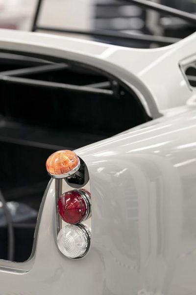 Aston Martin DB5 007 Newport Pagnell