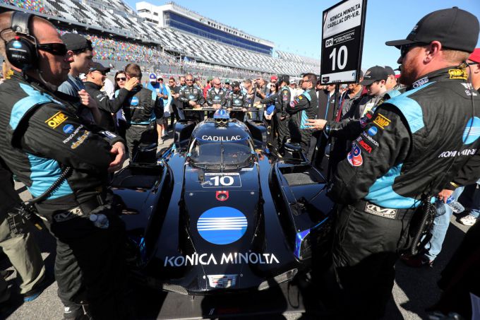 Renger_van_der_Zande_Konica_Cadillac_Nr10_crew
