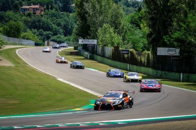4_GT3_Imola_vol_veld