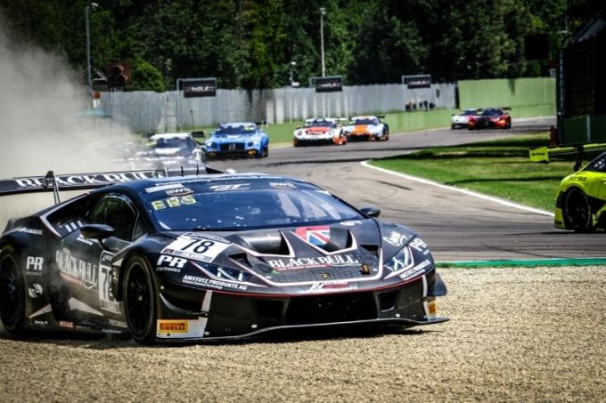 8_GT3_Imola_Lamborghini_off_track