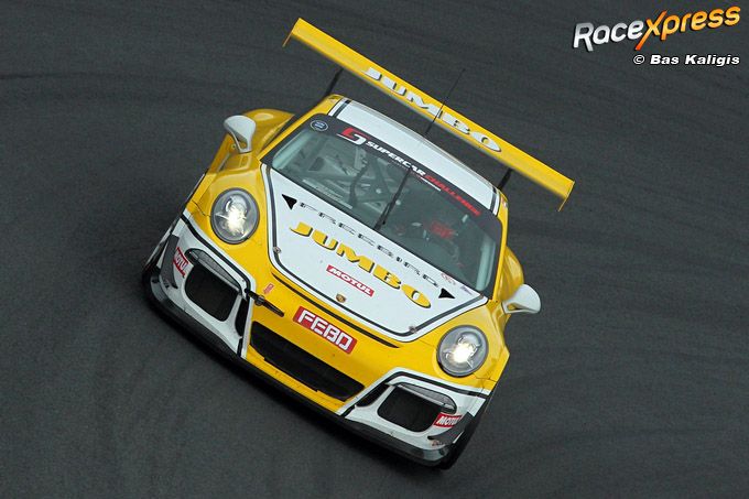 Dick Freebird in de Jumbo Porsche door kombocht Hugenholtzbocht Circuit Zandvoort Super Car Challenge