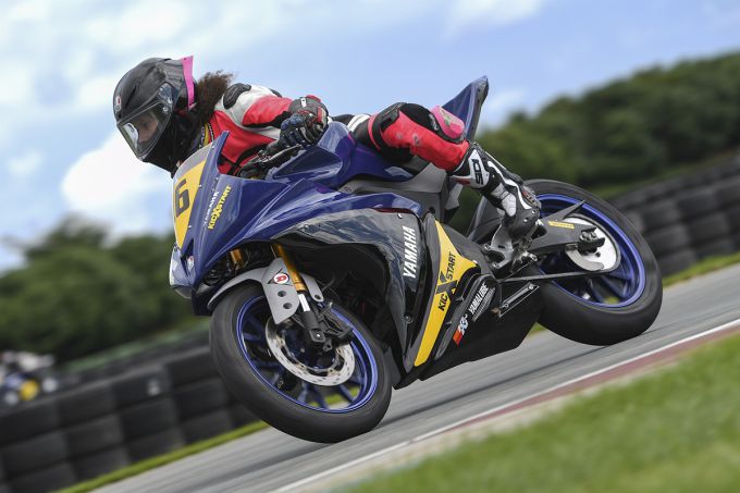 KicXstart Yamaha R125 Cup