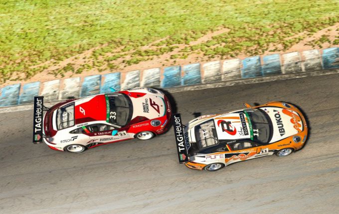 Team Porsche24 driven by Redline aan de start op Silverstone
