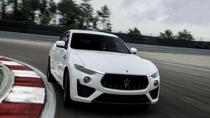 Maserati introduceert 580 pk sterke Ghibli Trofeo en Quattroporte Trofeo