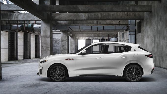 Maserati introduceert 580 pk sterke Ghibli Trofeo en Quattroporte Trofeo