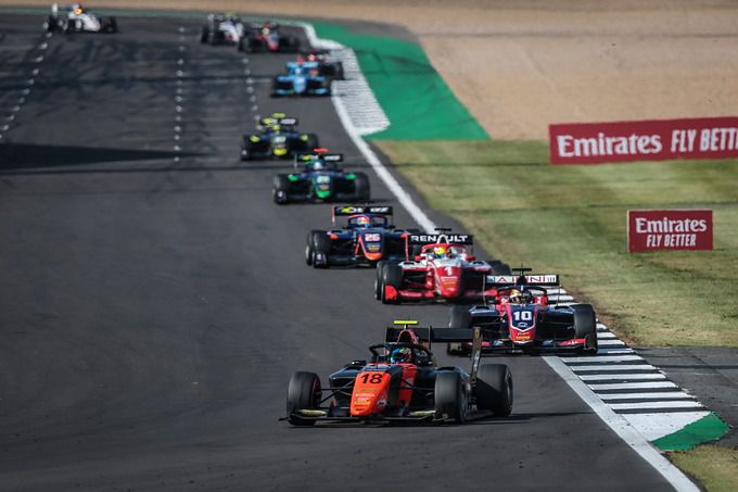 Bent Viscaal pakt eerste overwinning in FIA F3